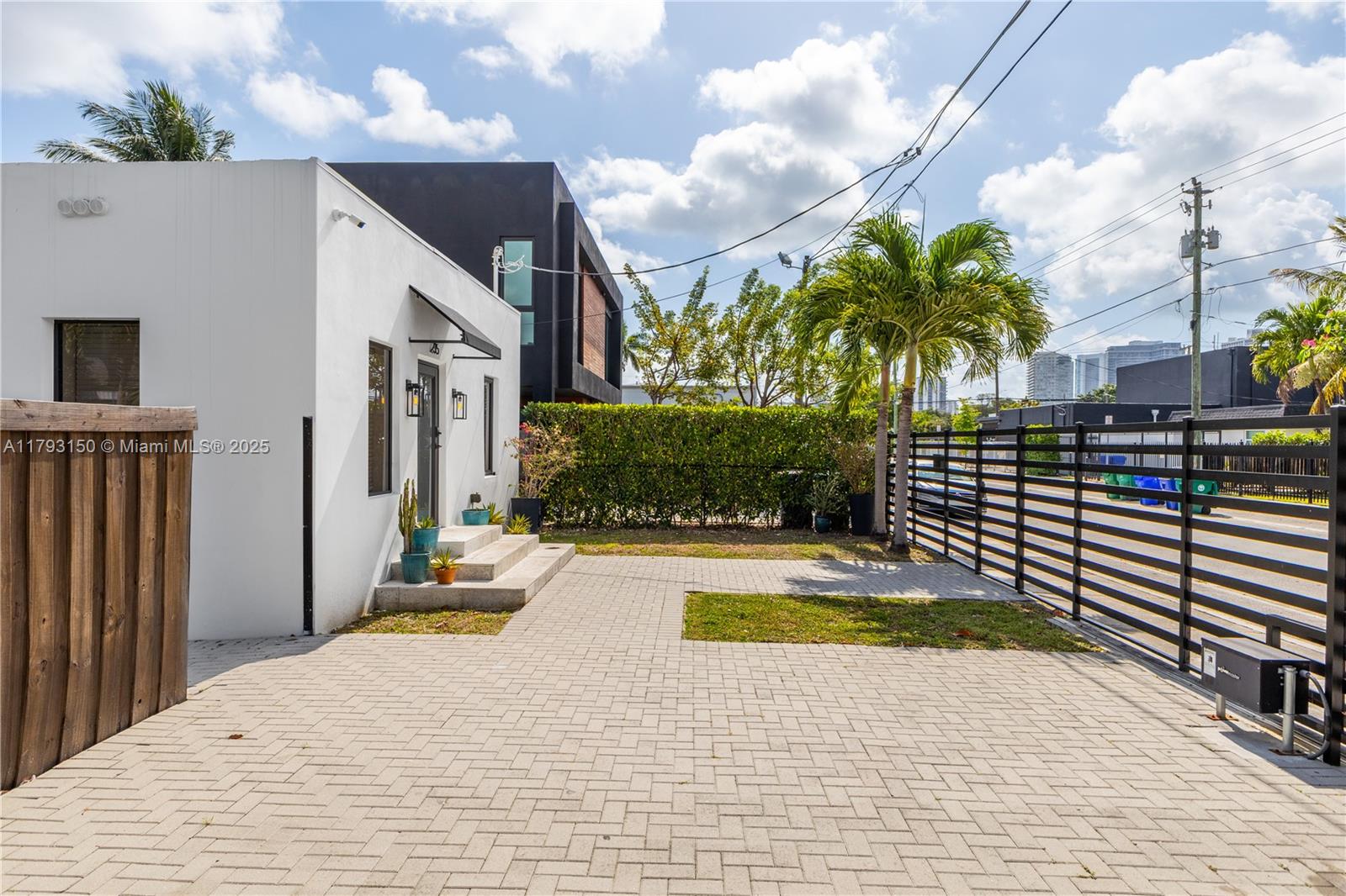 235 NW 39th St