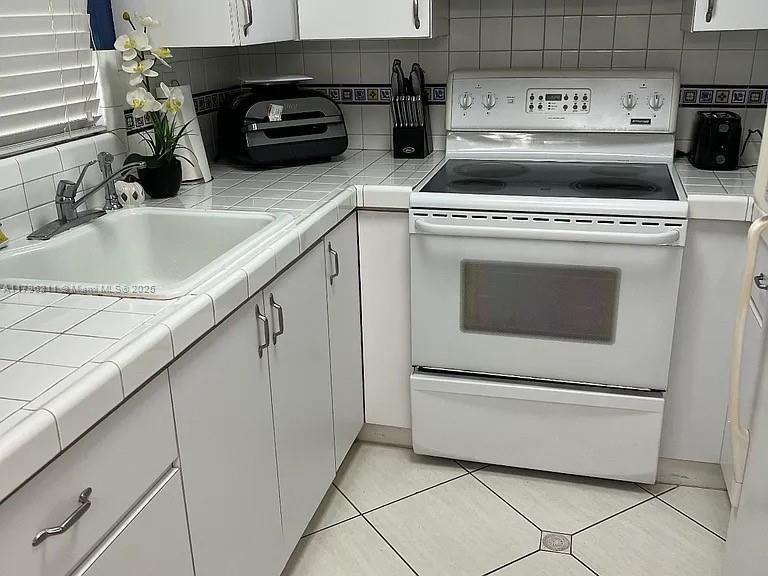 Property for Sale at 6620 W 2nd Ct 407, Hialeah, Miami-Dade County, Florida - Bedrooms: 2 
Bathrooms: 1  - $230,000