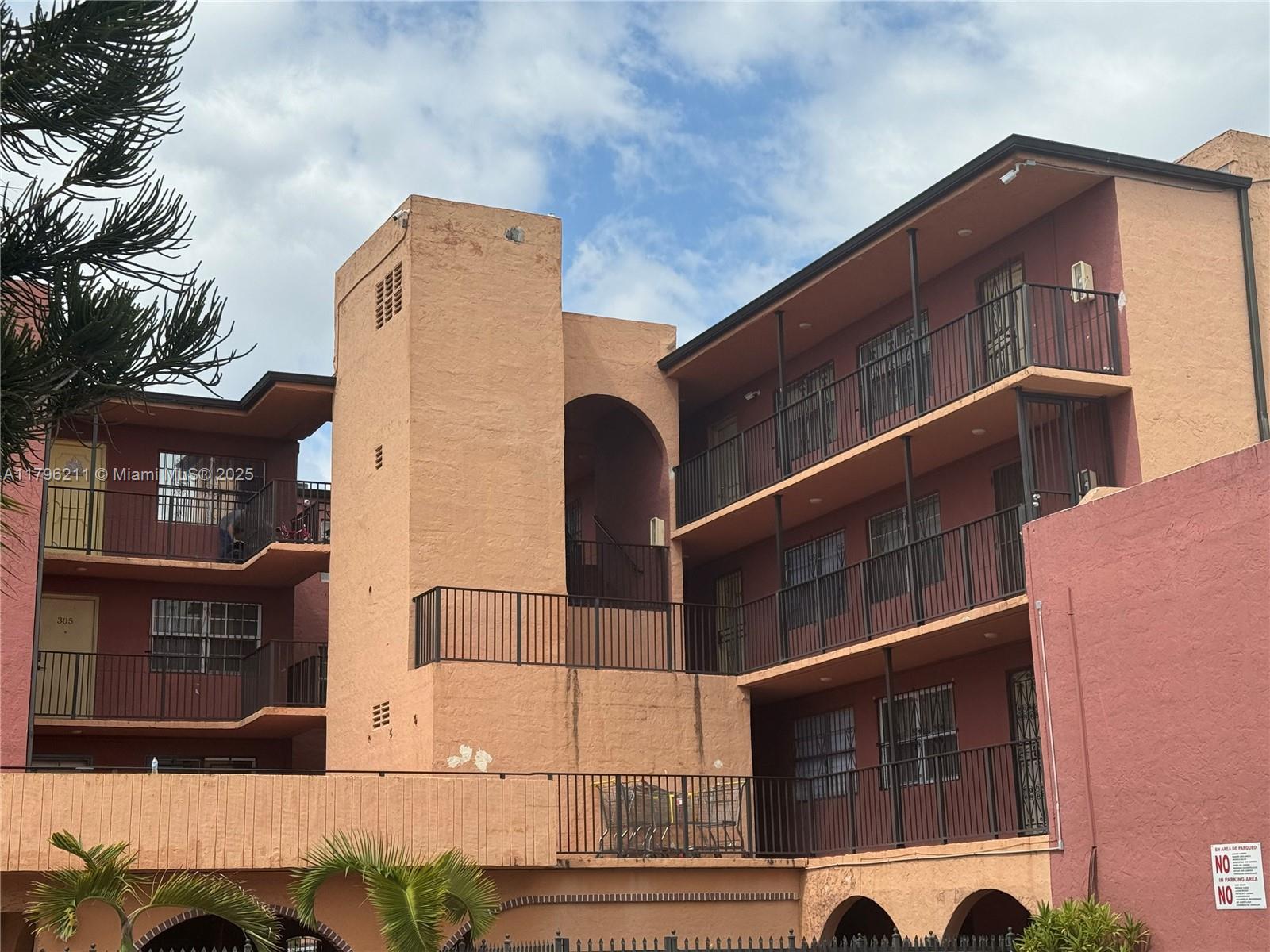 WESTLAND MANORS EAST COND - Residential