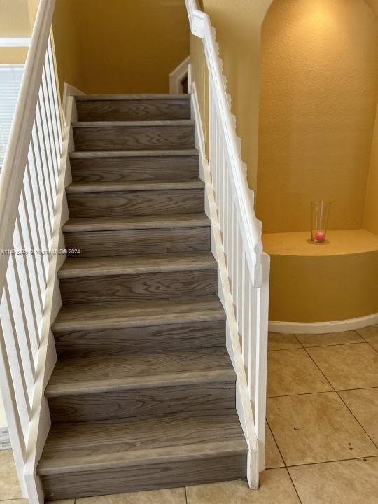 MANDARIN LAKES - Residential