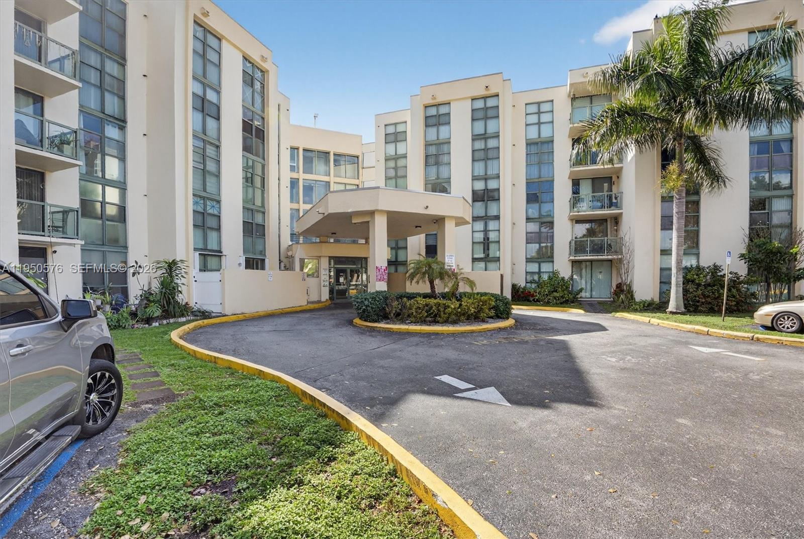 CORAL TOWERS CONDO - Residential