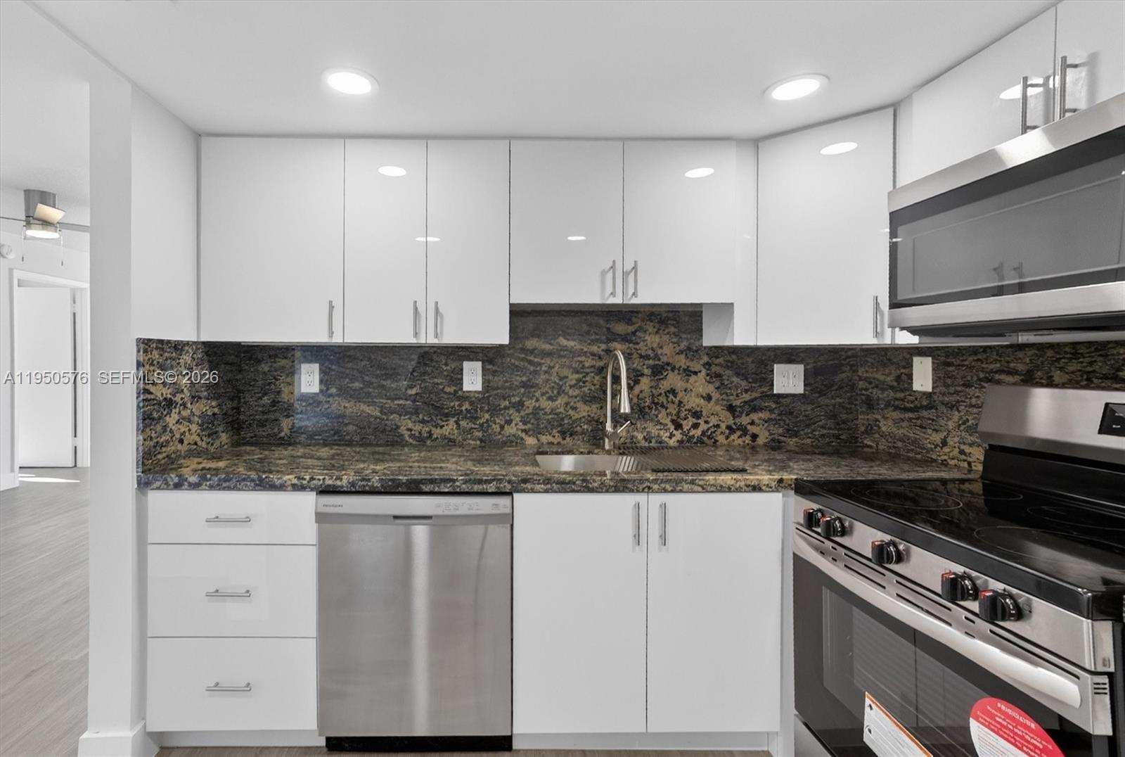 CORAL TOWERS CONDO - Residential