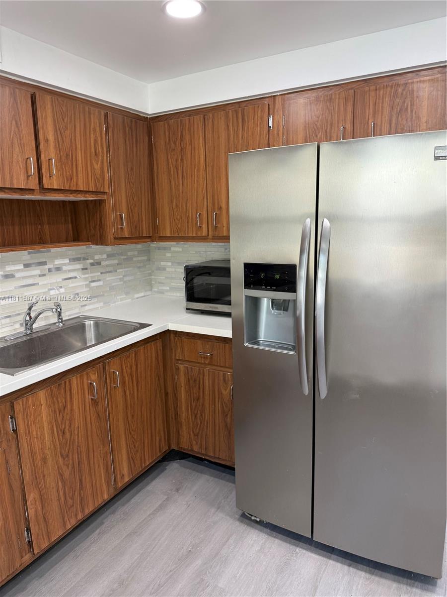 HIGHLAND SQUARE - Residential Lease