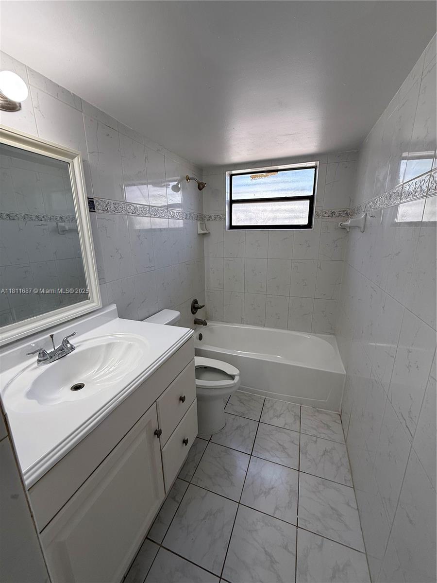 HIGHLAND SQUARE - Residential Lease