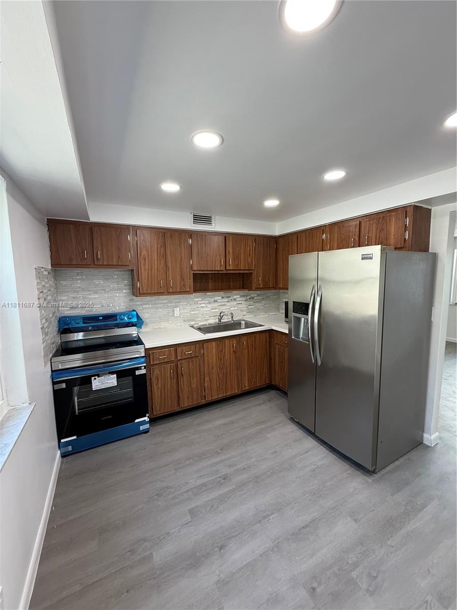 HIGHLAND SQUARE - Residential Lease