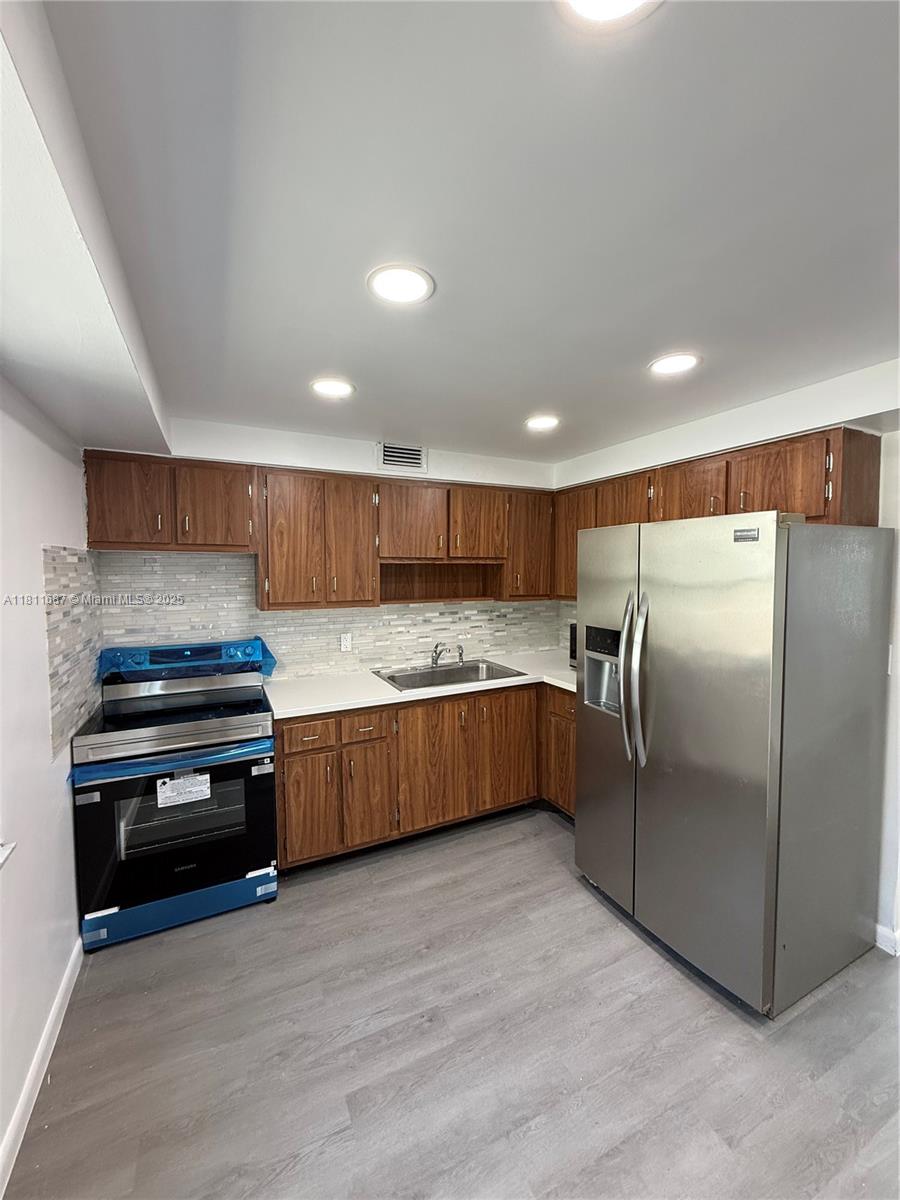 HIGHLAND SQUARE - Residential Lease