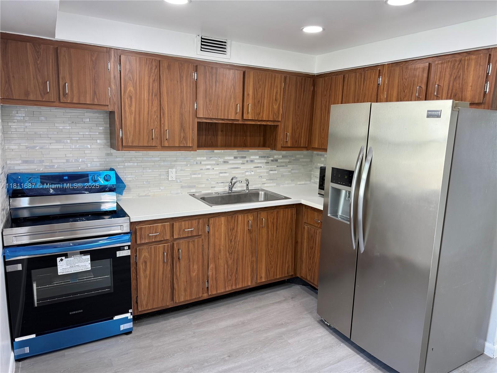 HIGHLAND SQUARE - Residential Lease