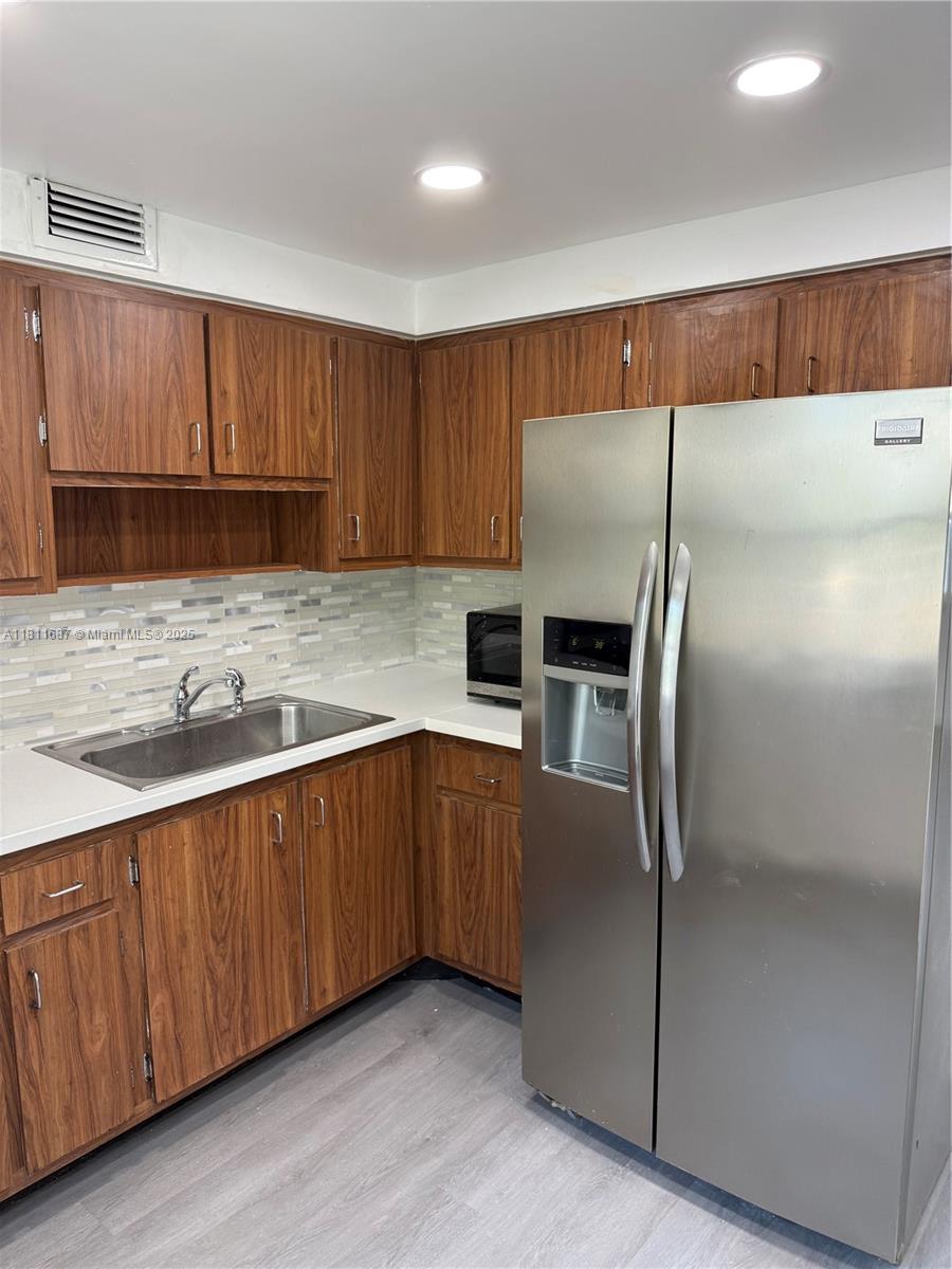 HIGHLAND SQUARE - Residential Lease