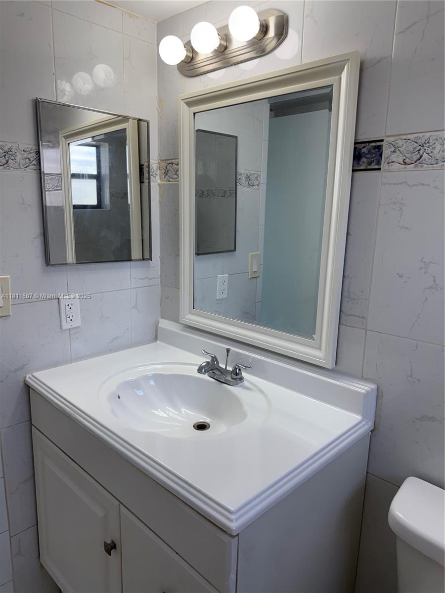 HIGHLAND SQUARE - Residential Lease