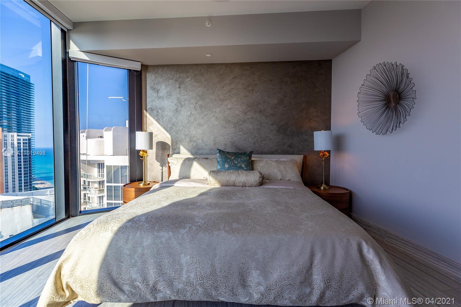 18555 COLLINS AVENUE COND - Residential