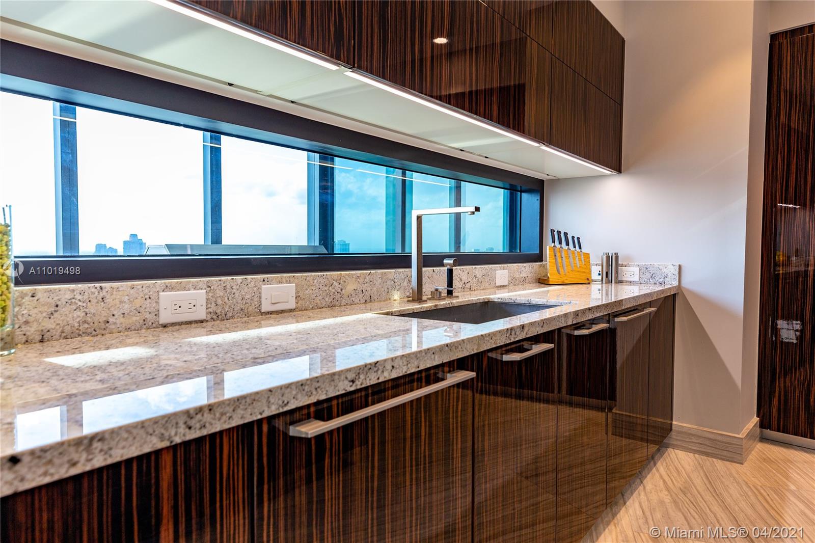 18555 COLLINS AVENUE COND - Residential