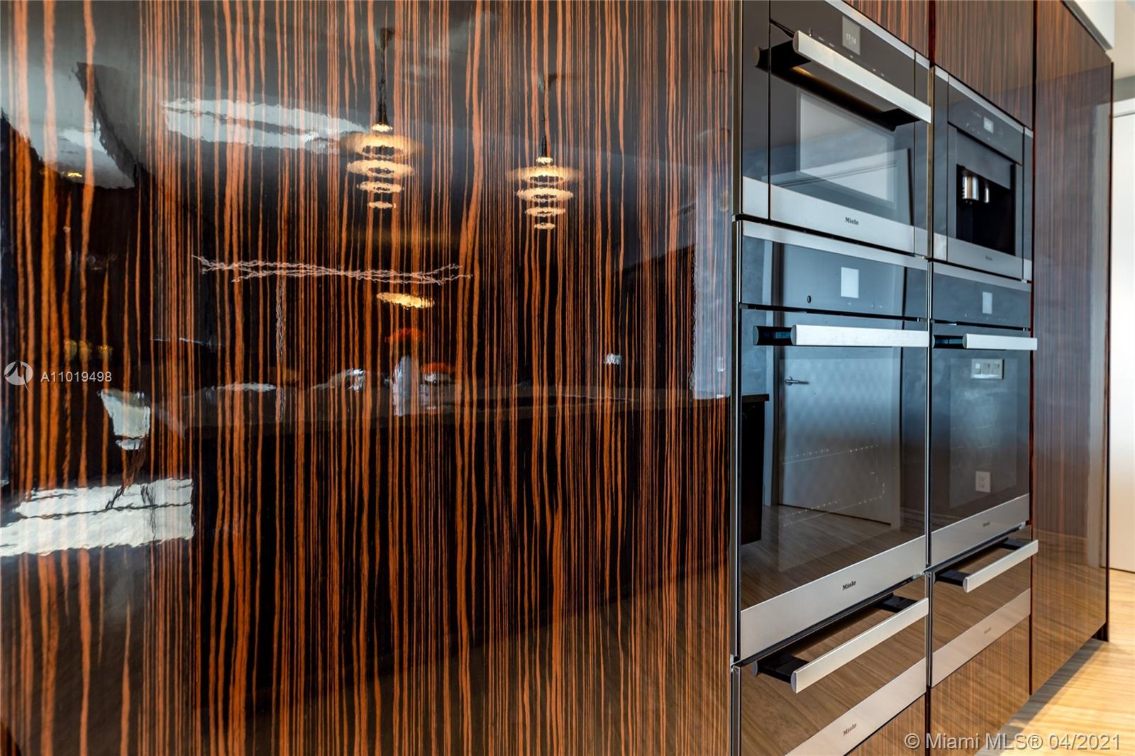 18555 COLLINS AVENUE COND - Residential