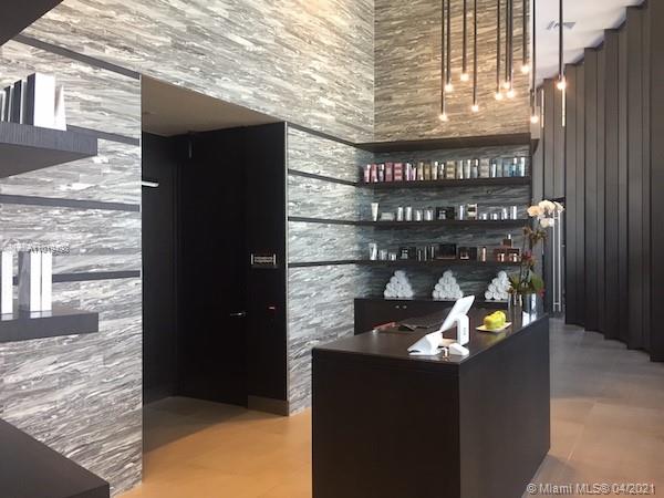 18555 COLLINS AVENUE COND - Residential