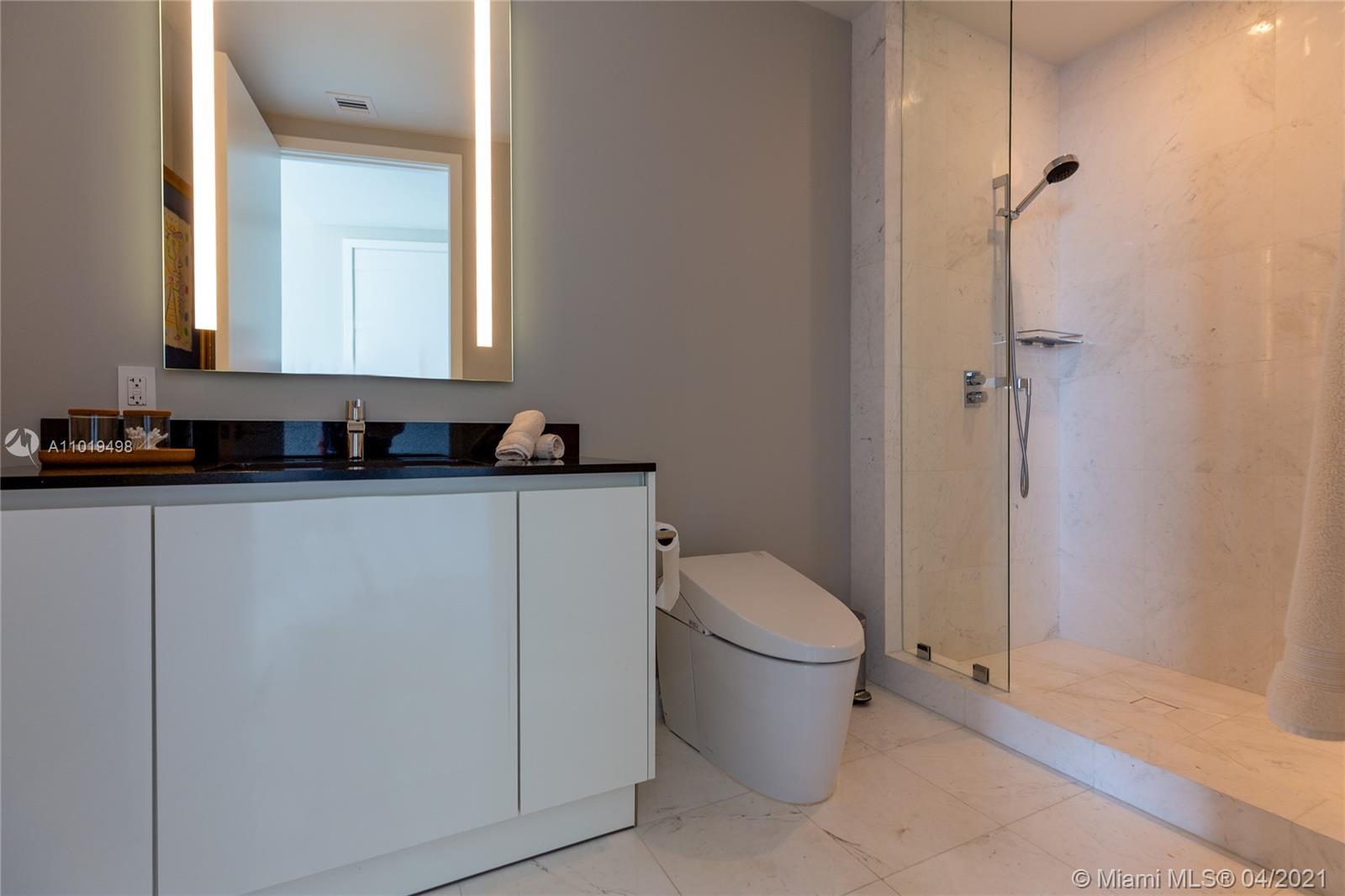 18555 COLLINS AVENUE COND - Residential