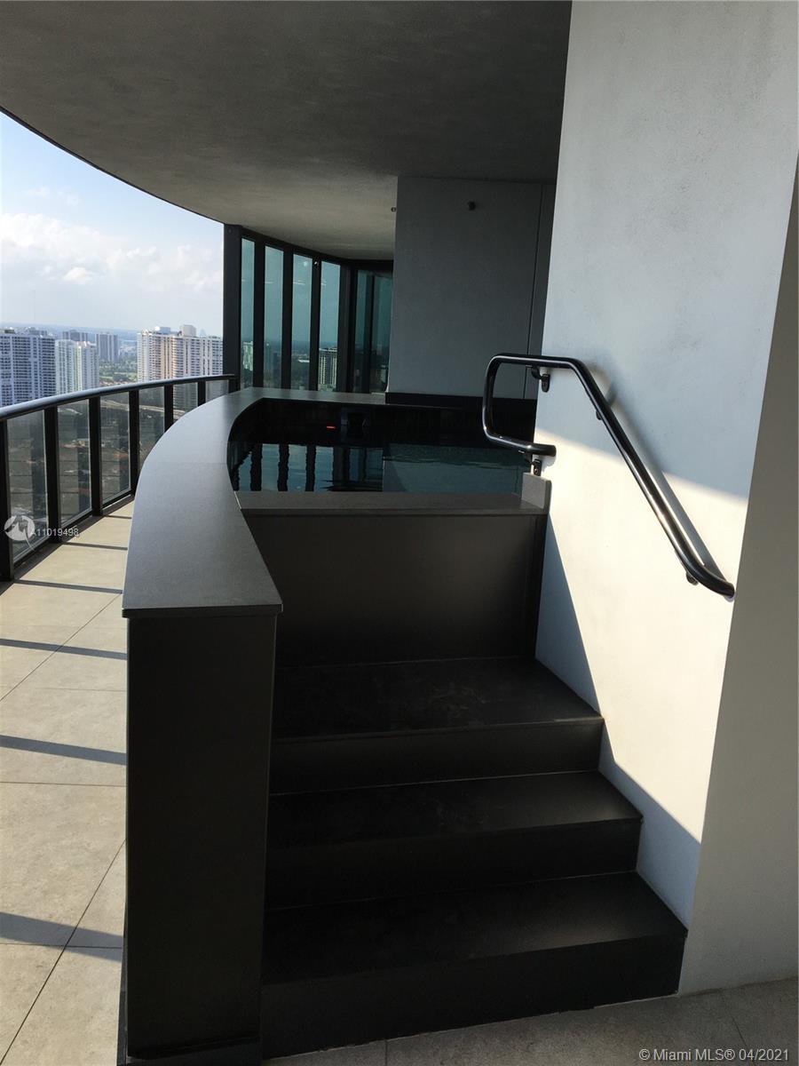 18555 COLLINS AVENUE COND - Residential