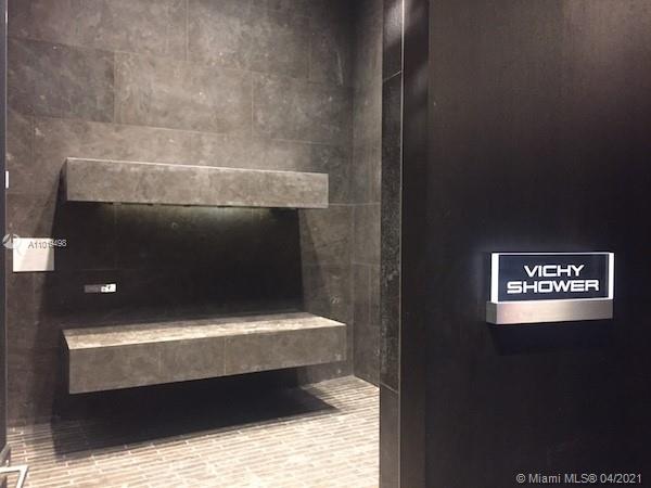 18555 COLLINS AVENUE COND - Residential