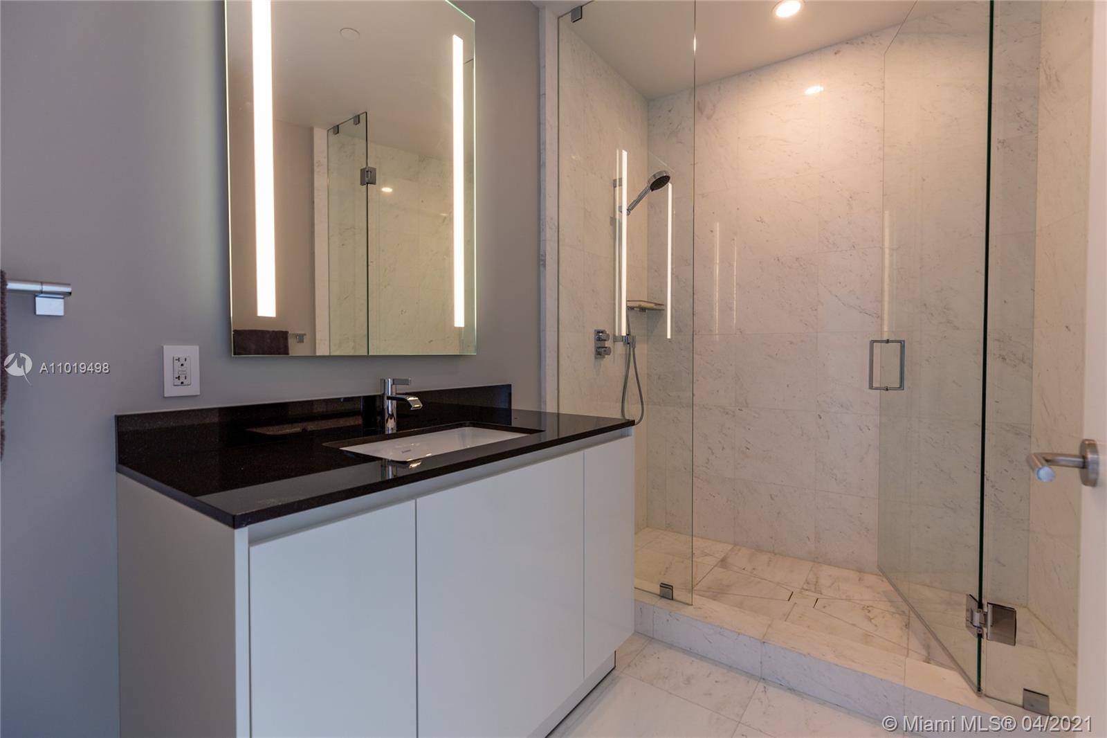 18555 COLLINS AVENUE COND - Residential