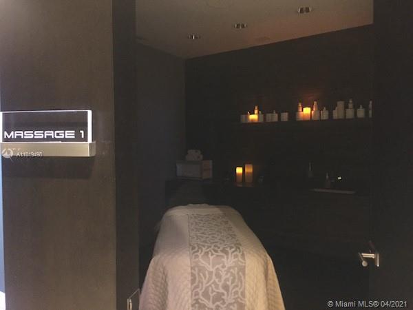 18555 COLLINS AVENUE COND - Residential