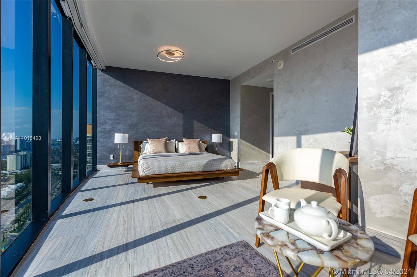 18555 COLLINS AVENUE COND - Residential