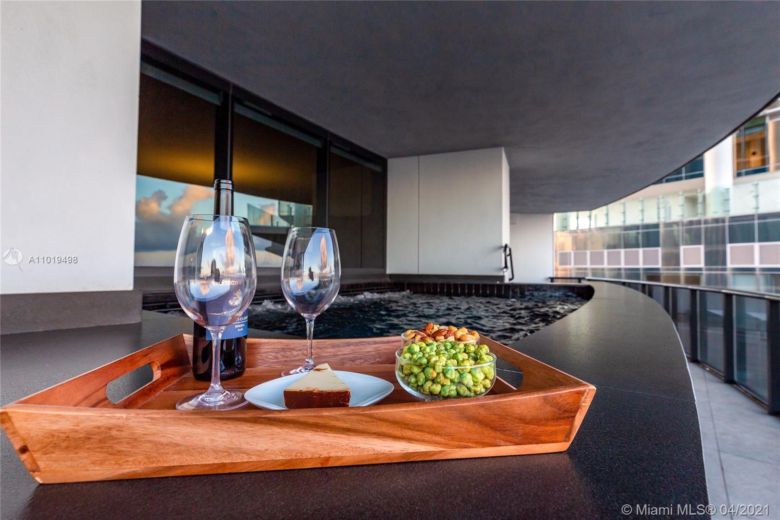 18555 COLLINS AVENUE COND - Residential