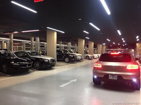 18555 COLLINS AVENUE COND - Residential