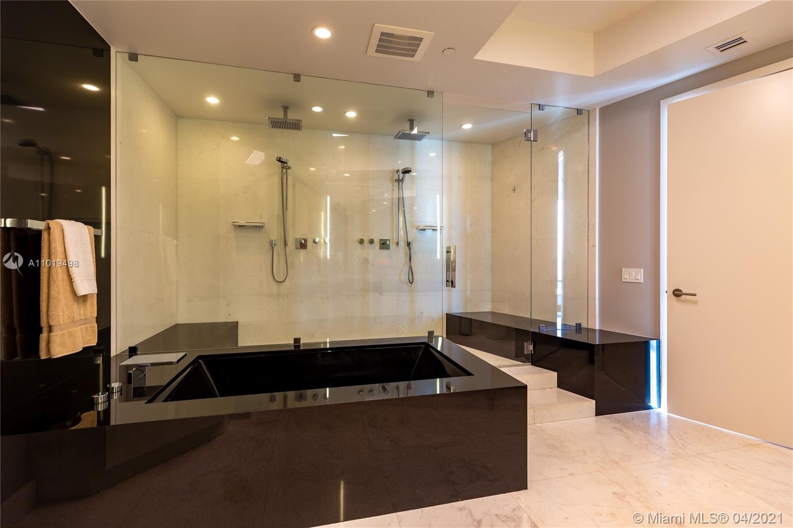 18555 COLLINS AVENUE COND - Residential