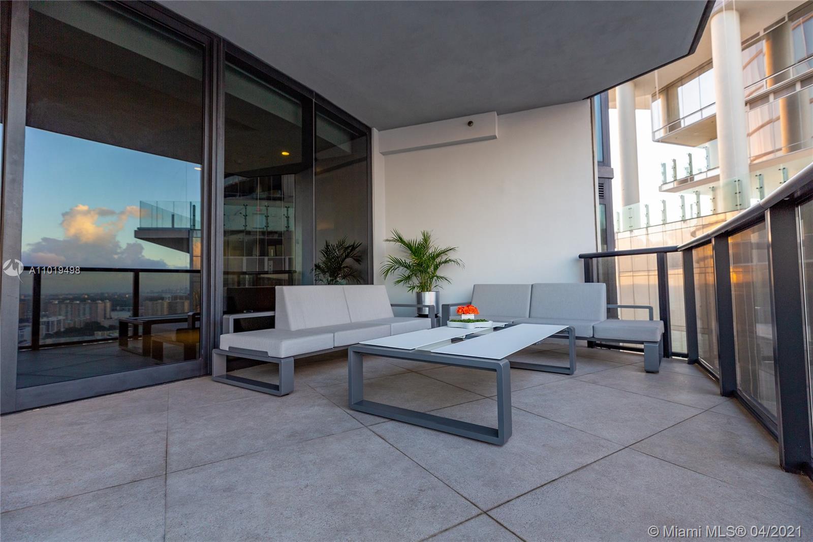 18555 COLLINS AVENUE COND - Residential