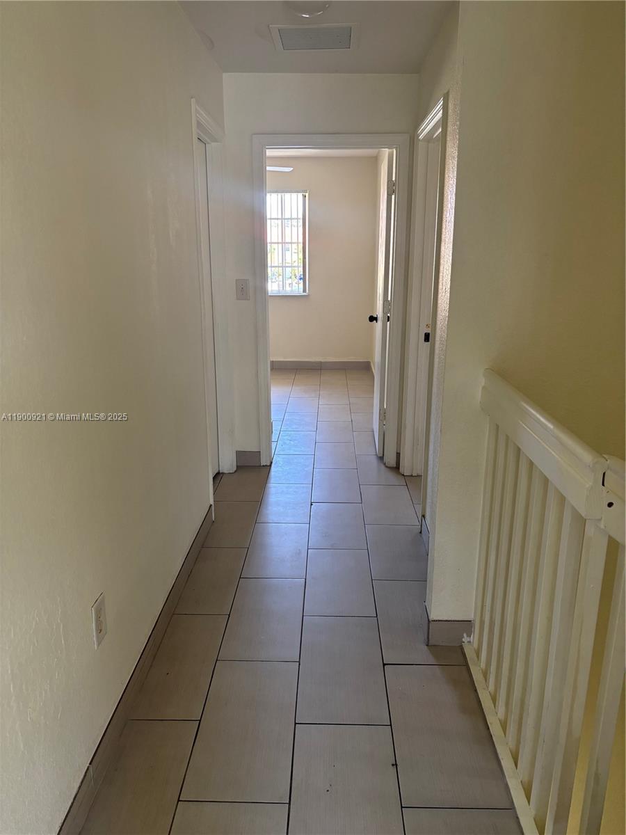 AQUA VISTA TOWNHOMES COND - Residential Lease