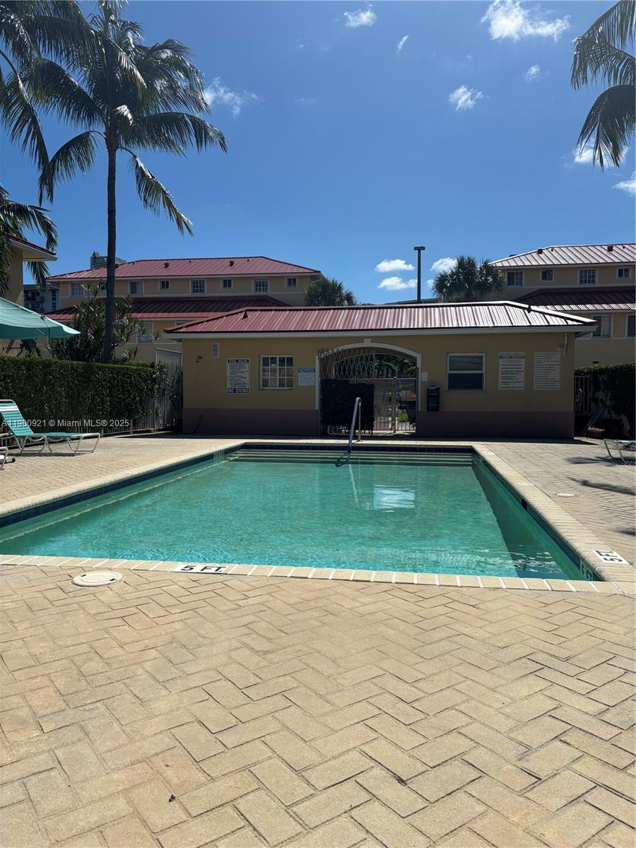 AQUA VISTA TOWNHOMES COND - Residential Lease