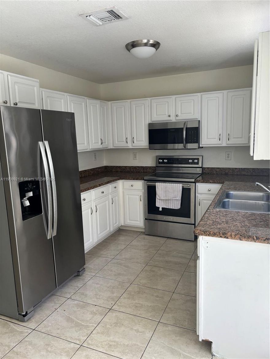 Excellent Town house at the area of north Miami Beach very quiet community close to the beaches Aventura mall and ready to move 3 beth and 2.5 bath don't lose this opportunity please parking outside the complex because there is not guess parking