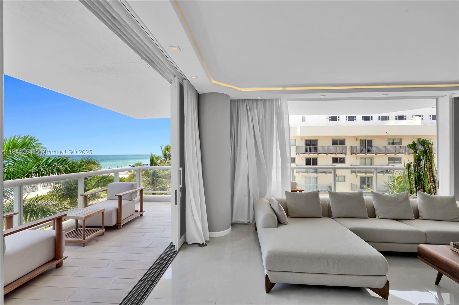 4201 Collins Ave 401