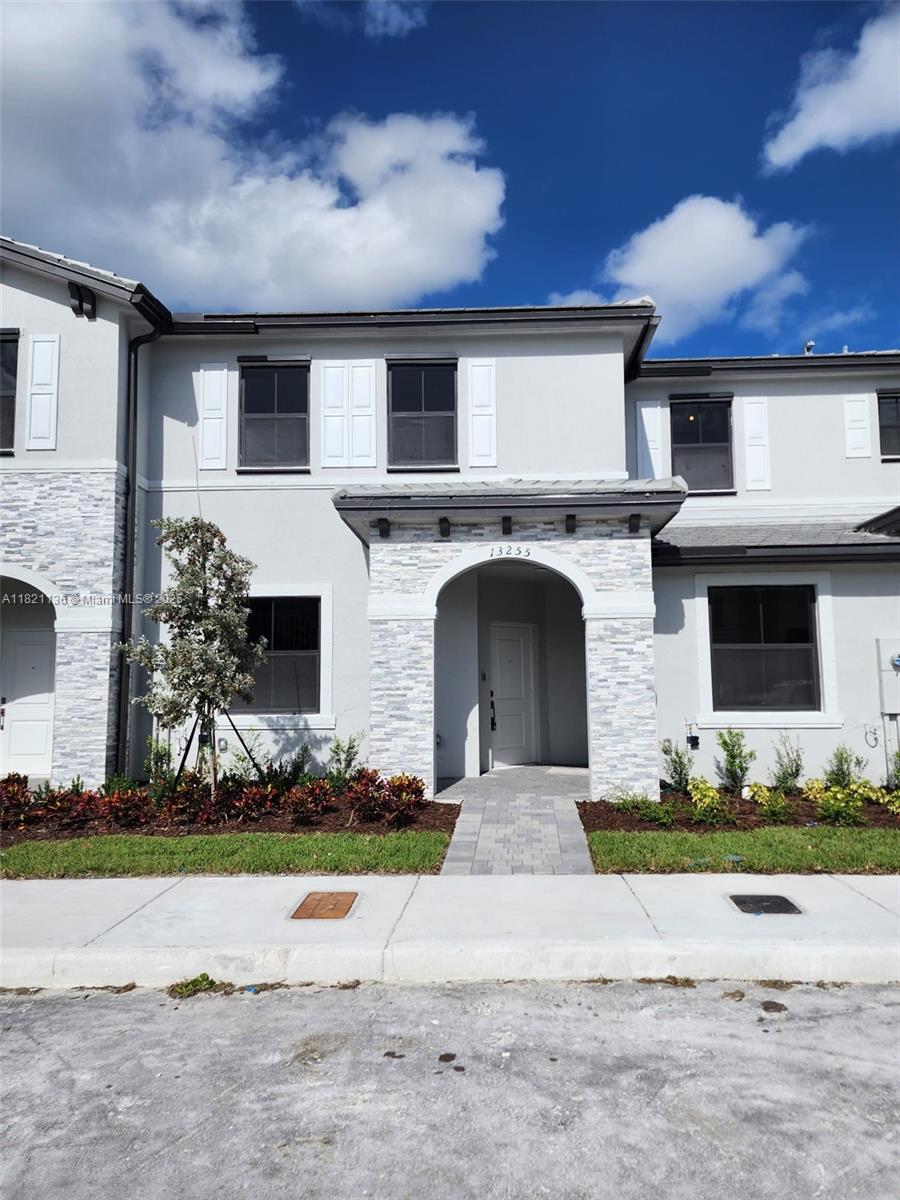 PINE ISLE - Residential