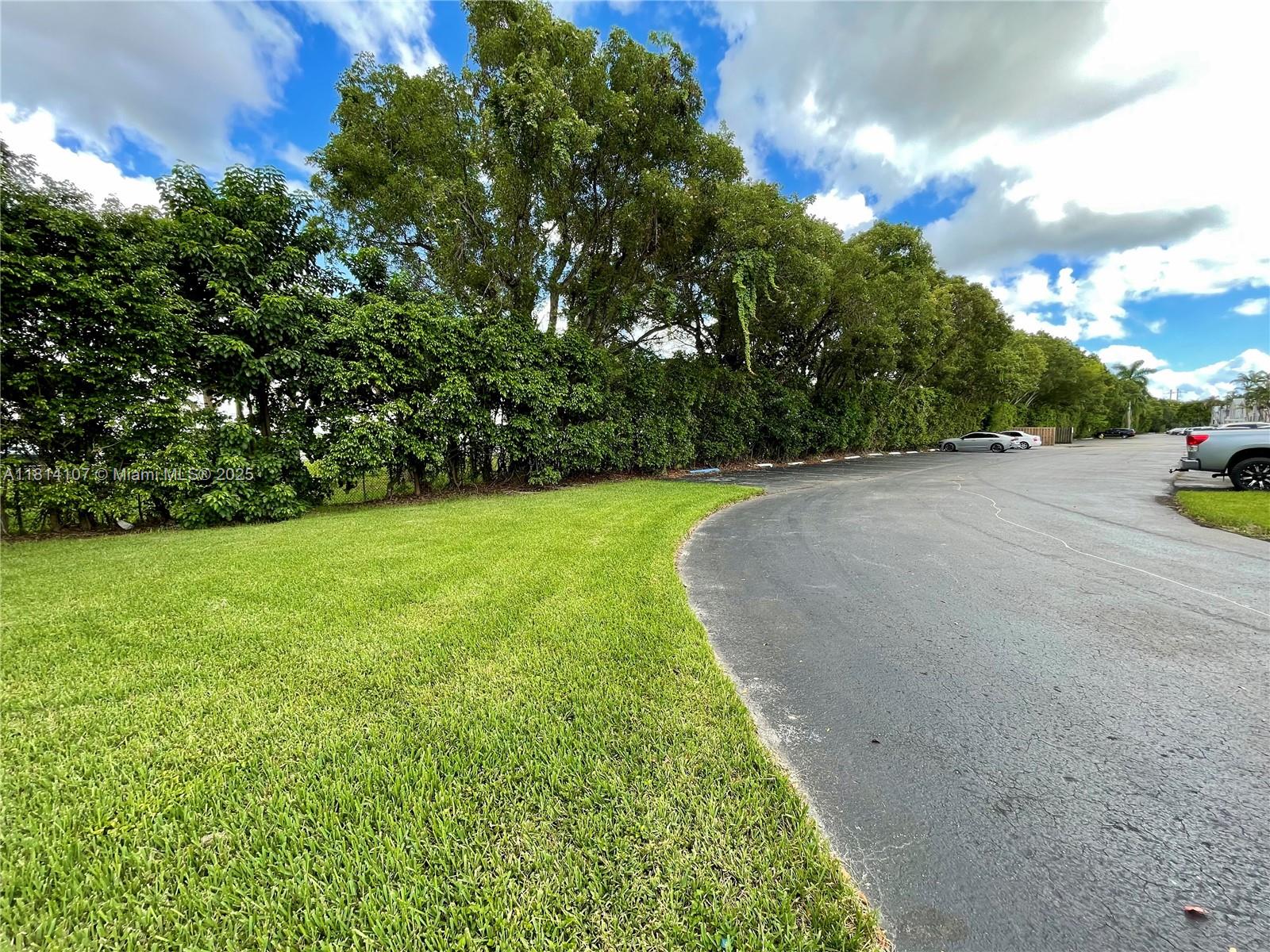 LAKESHORE CONDO #4 - Residential
