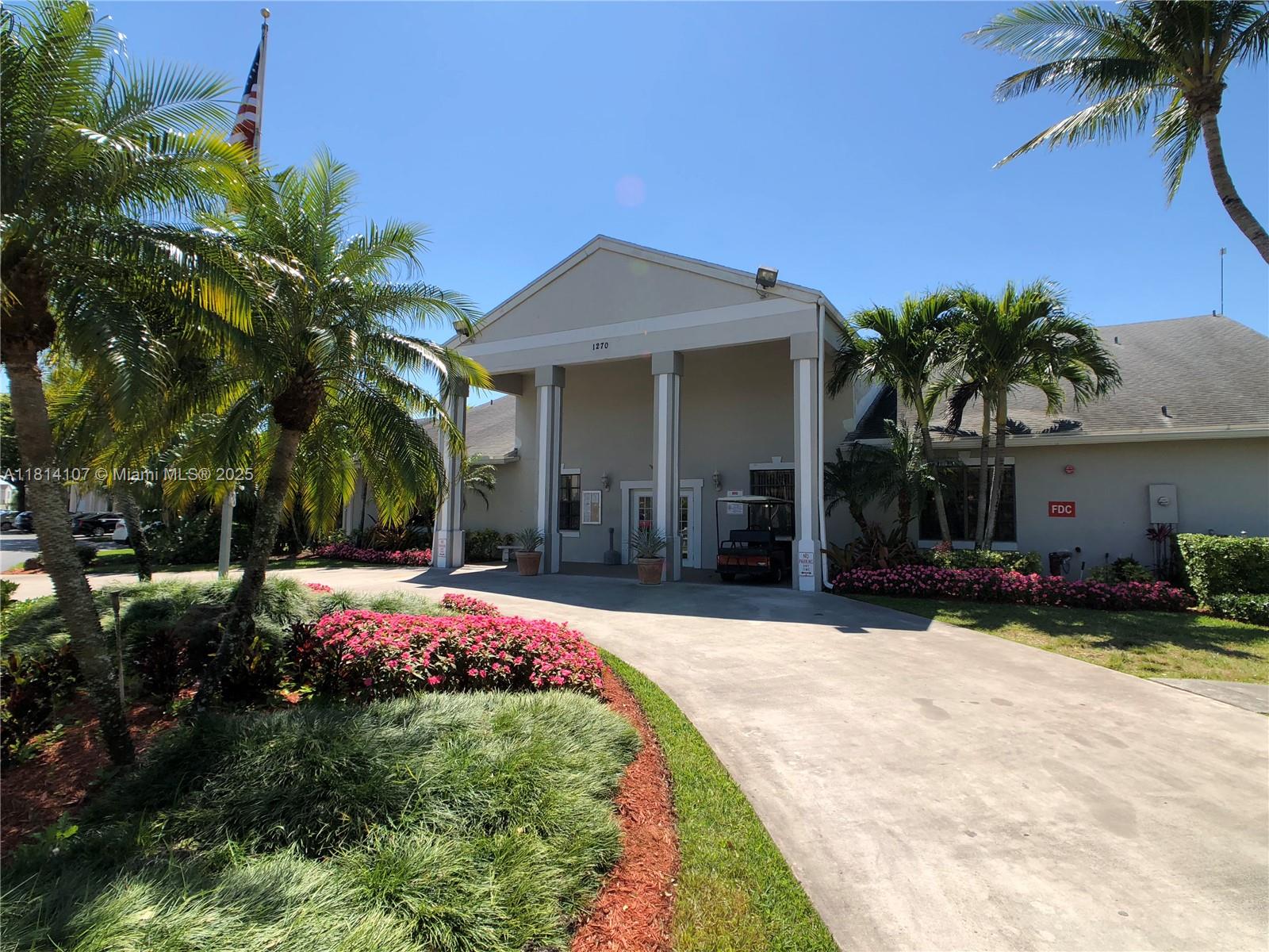 LAKESHORE CONDO #4 - Residential