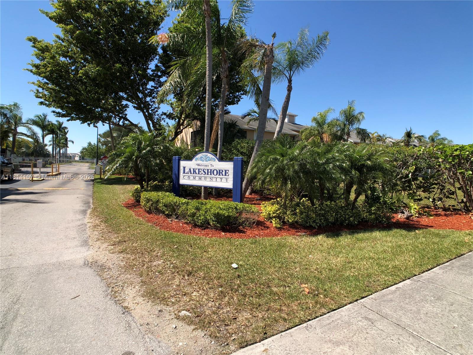 LAKESHORE CONDO #4 - Residential