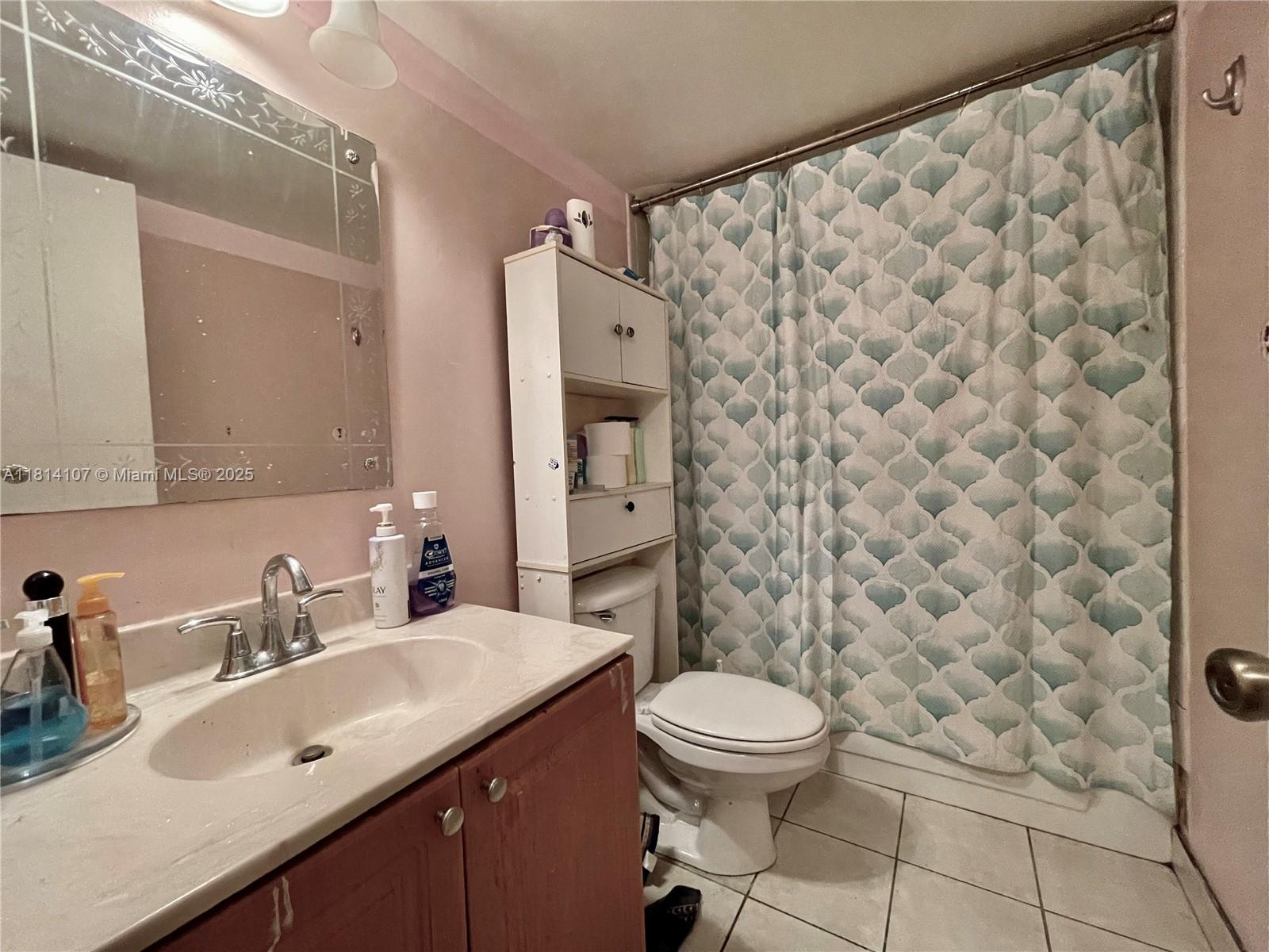 LAKESHORE CONDO #4 - Residential