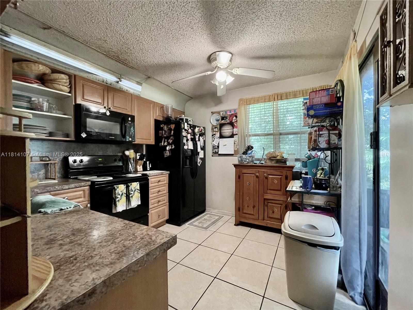 LAKESHORE CONDO #4 - Residential