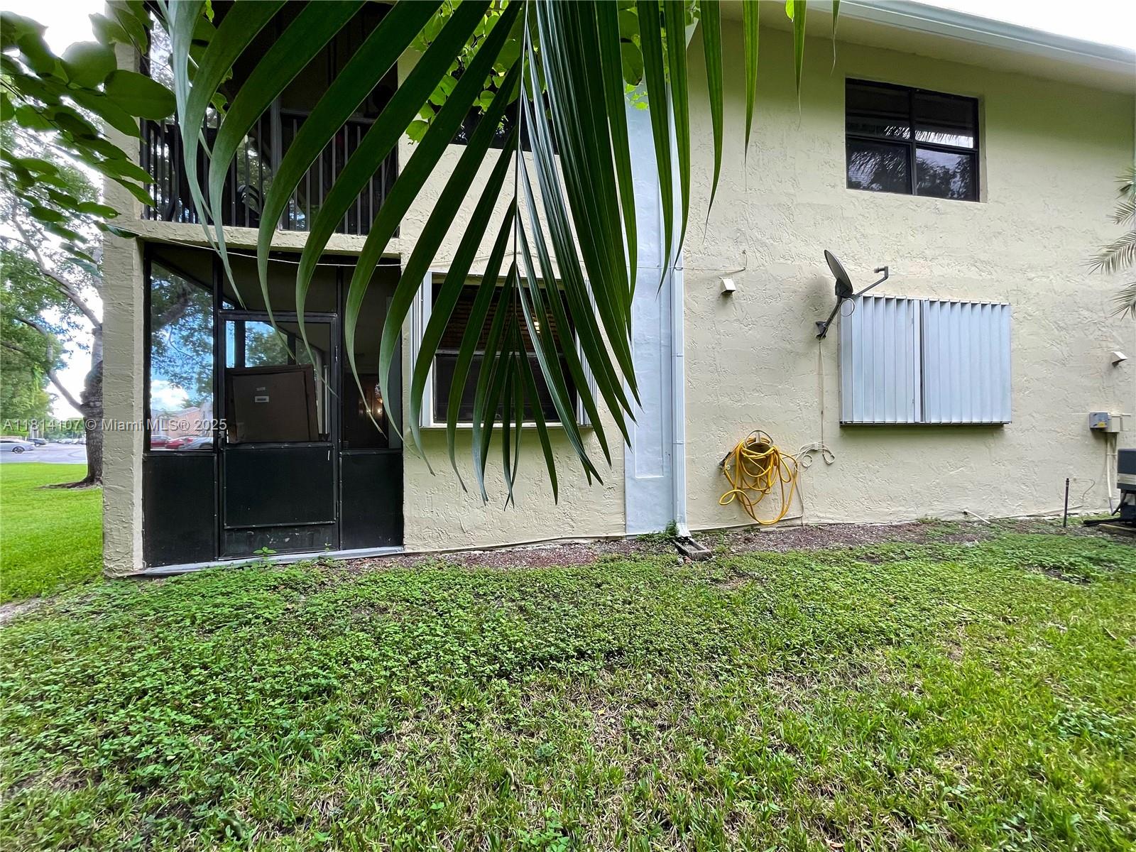 LAKESHORE CONDO #4 - Residential