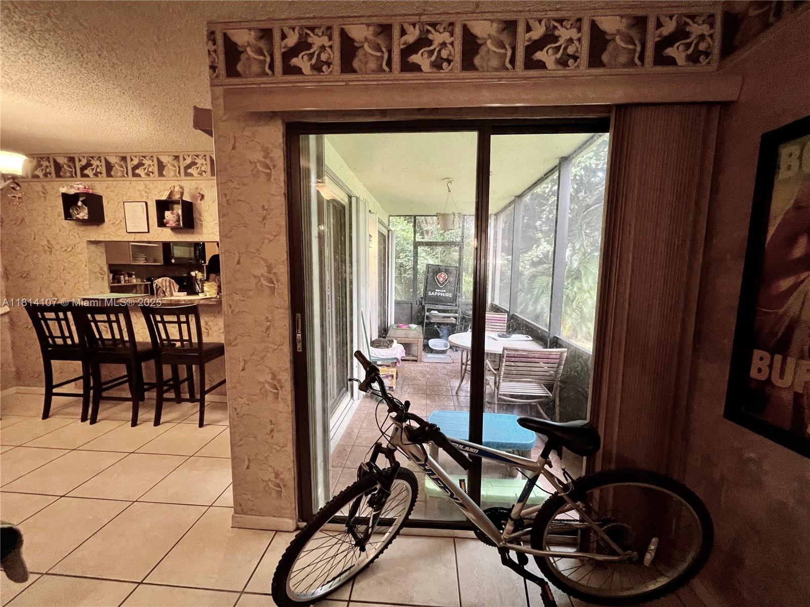 LAKESHORE CONDO #4 - Residential