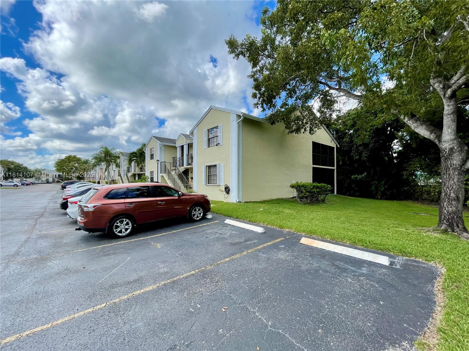 Property for Sale at 1150 N Liberty Ave K, Homestead, Miami-Dade County, Florida - Bedrooms: 3 
Bathrooms: 2  - $250,000