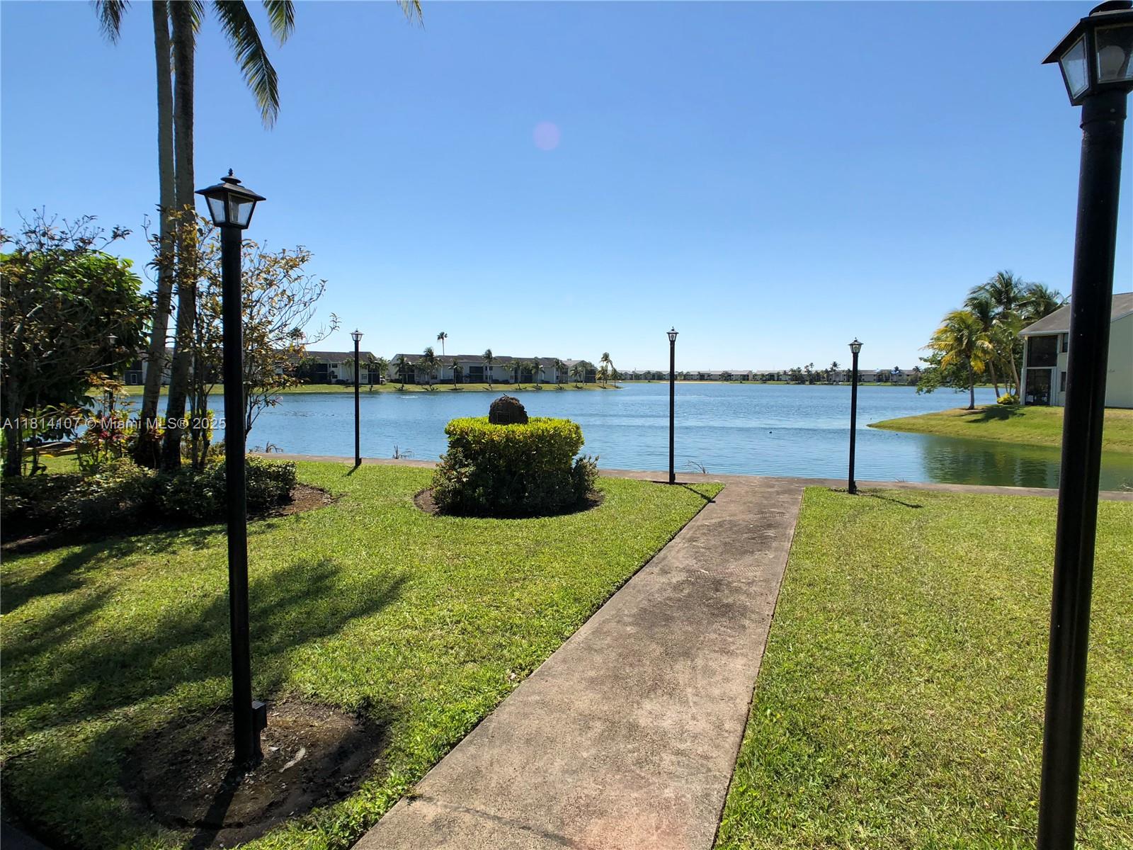 LAKESHORE CONDO #4 - Residential