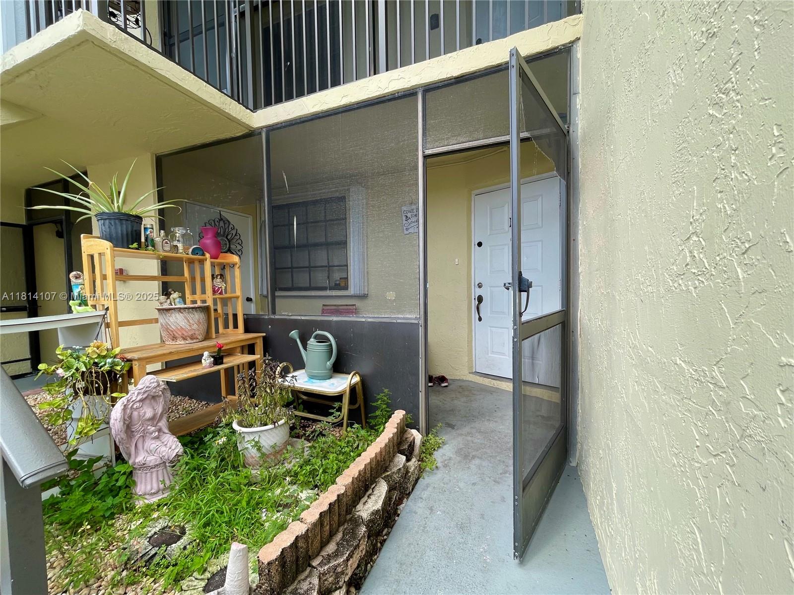 LAKESHORE CONDO #4 - Residential