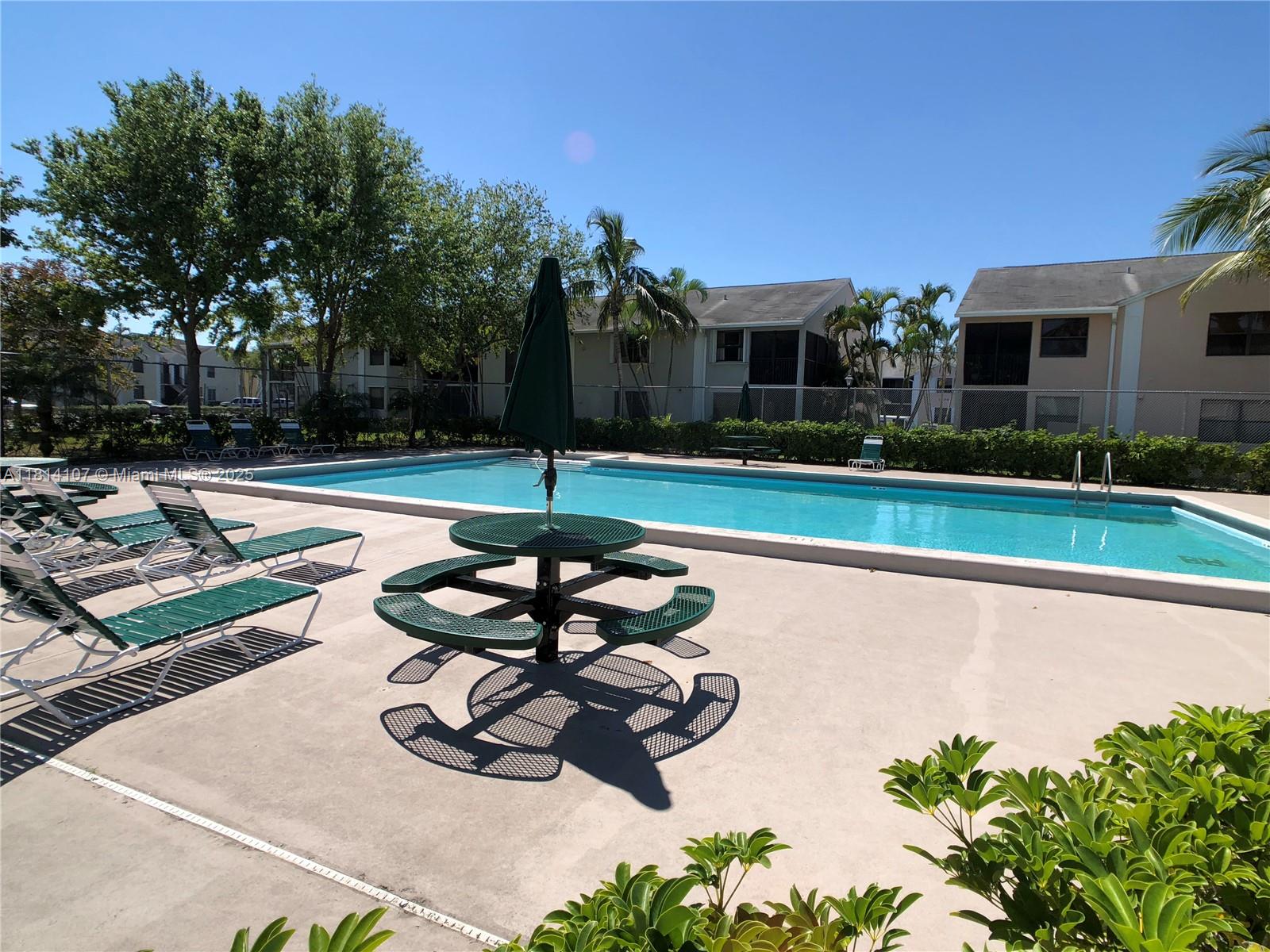 LAKESHORE CONDO #4 - Residential