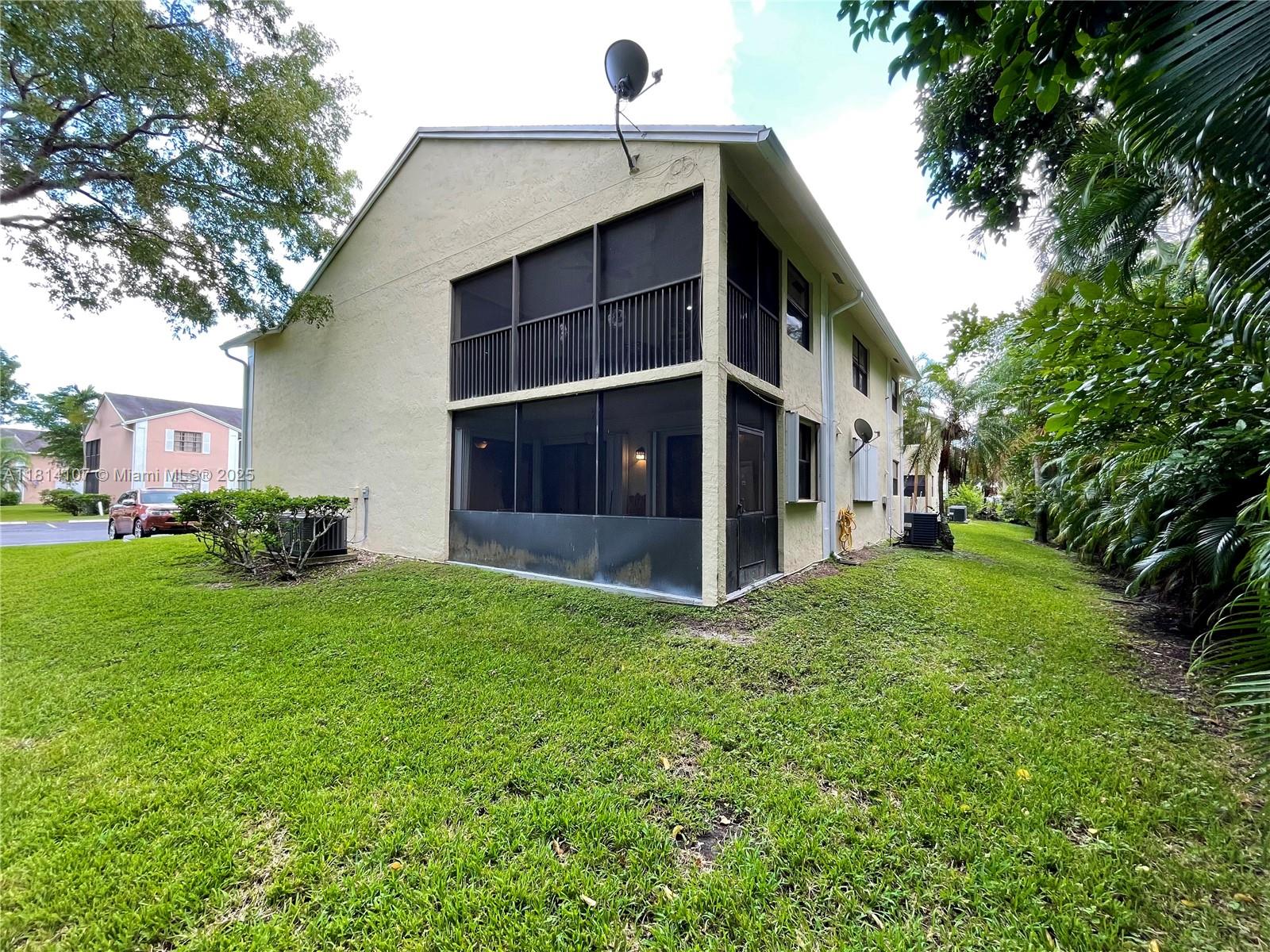 LAKESHORE CONDO #4 - Residential