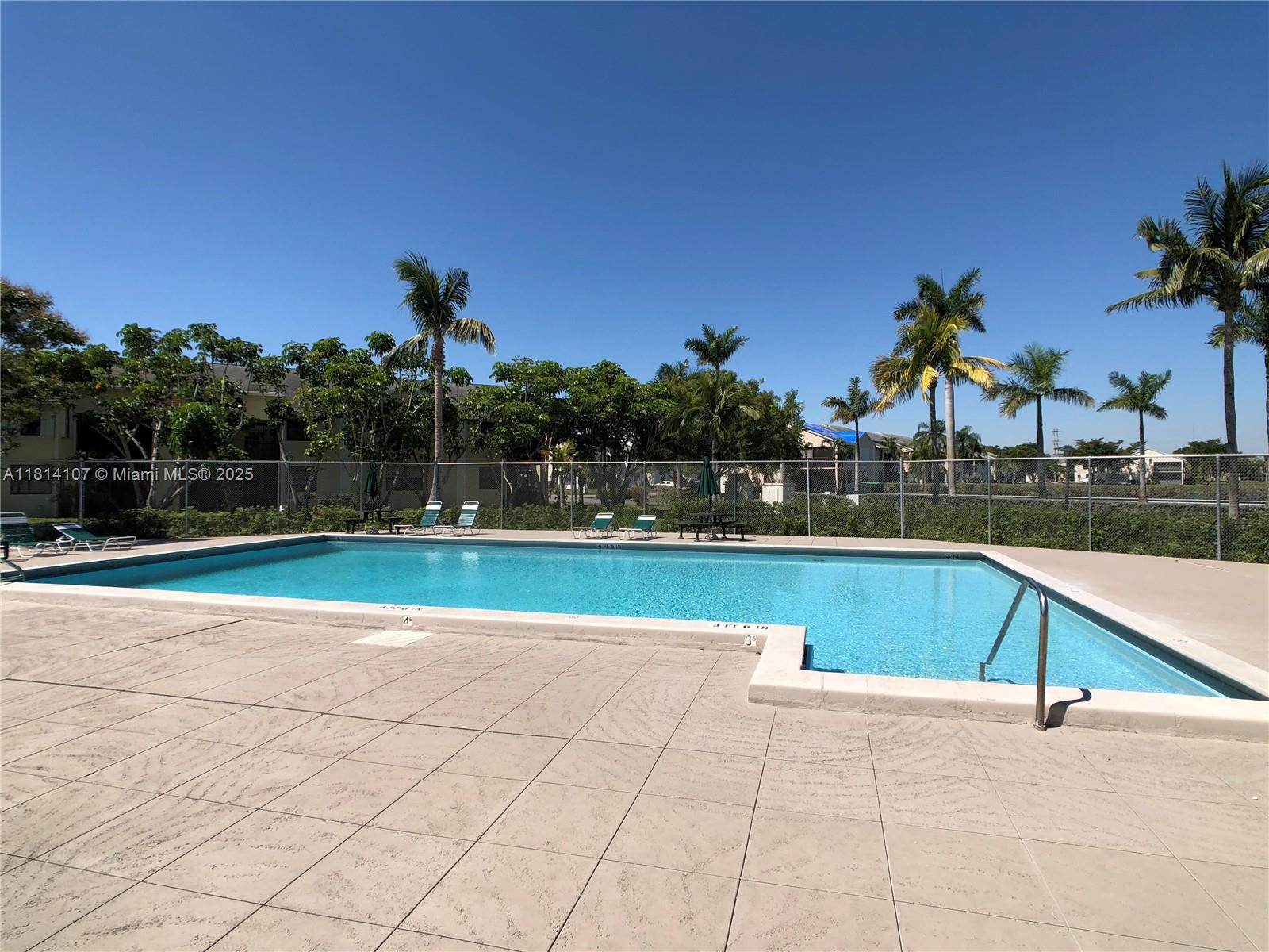 LAKESHORE CONDO #4 - Residential