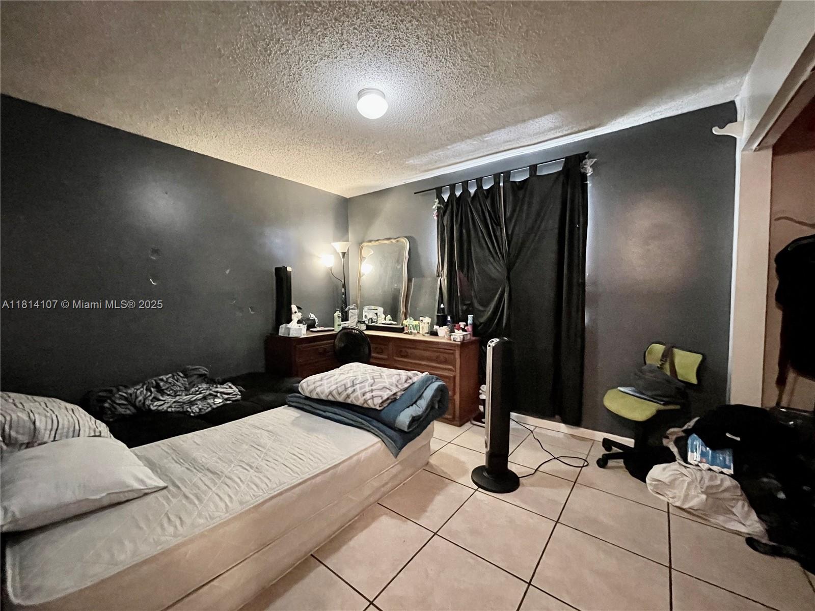 LAKESHORE CONDO #4 - Residential