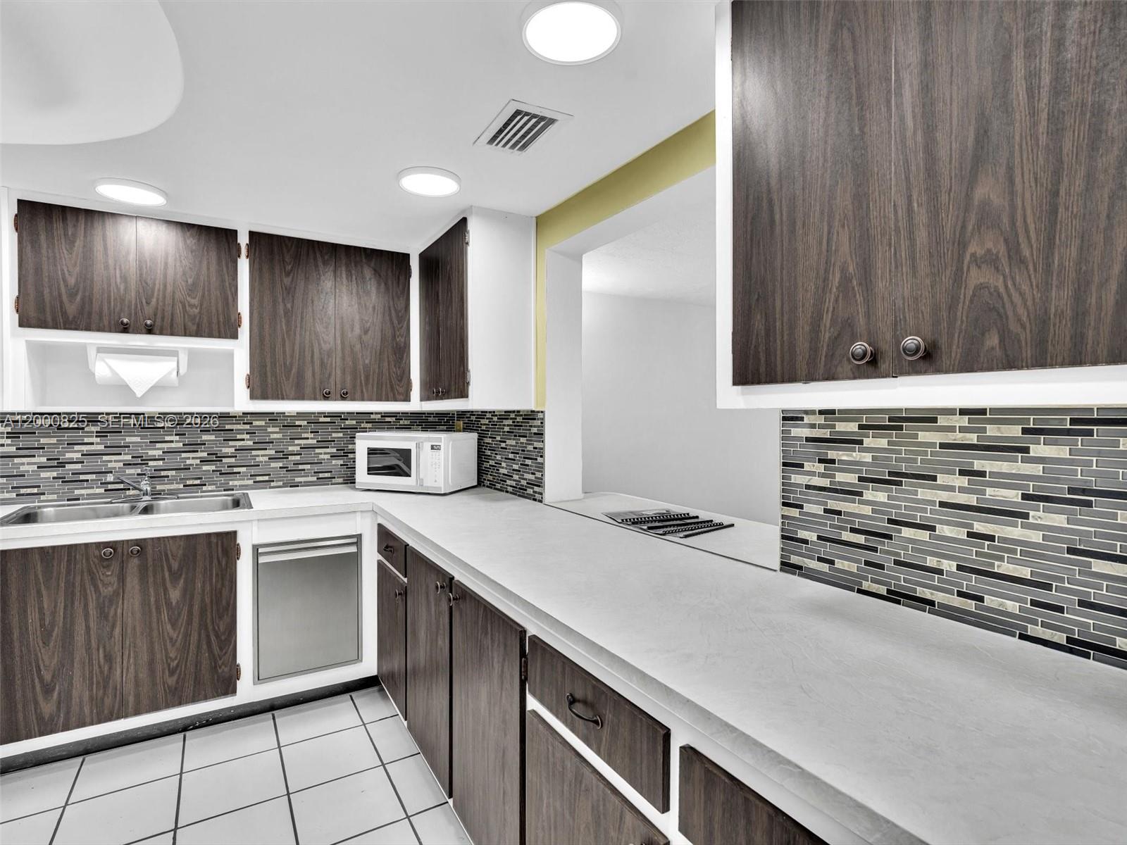 COUNTRY CLUB OF MIAMI - F - Residential