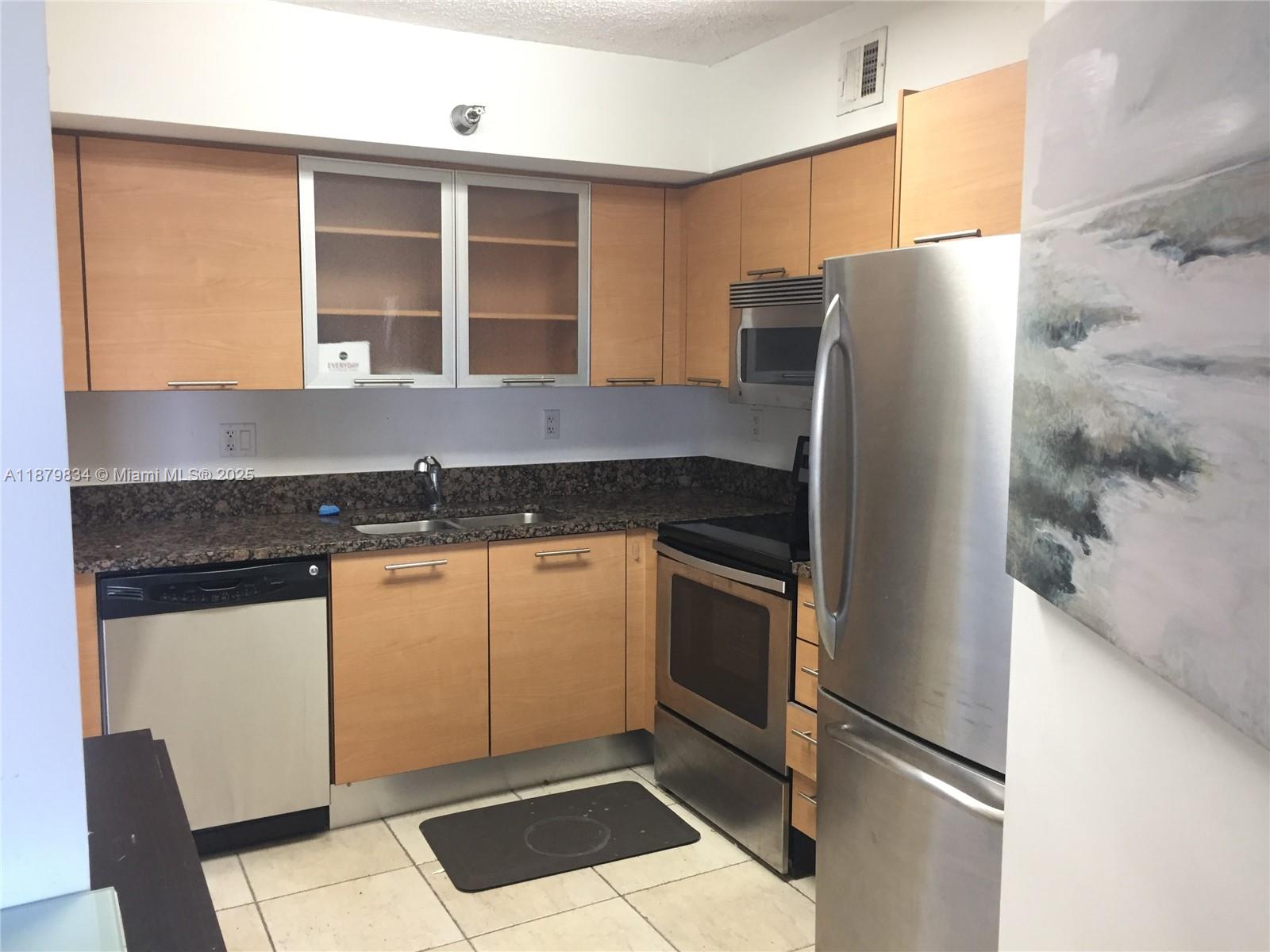 Spacious 2 BR 2 Bath in the heart of Aventura. Large spacious living room and dining room. In-unit laundry and large walk-in closet. Amenities include heated pools, gym, jacuzzi, a business center, volleyball court, BBQ, valet parking and more. Walking distance to Aventura mall, golf course, founders park, restaurants, shops, 5 mins to the beach. Excellent investment! Unit is rented for $2,475 till October 31st, 2025.
