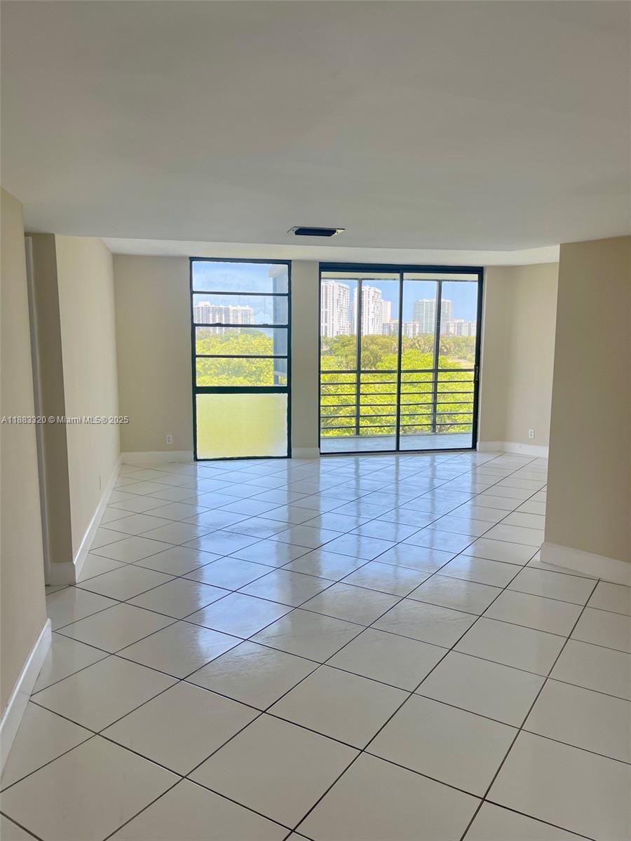BISCAYA IV CONDO - Residential Lease