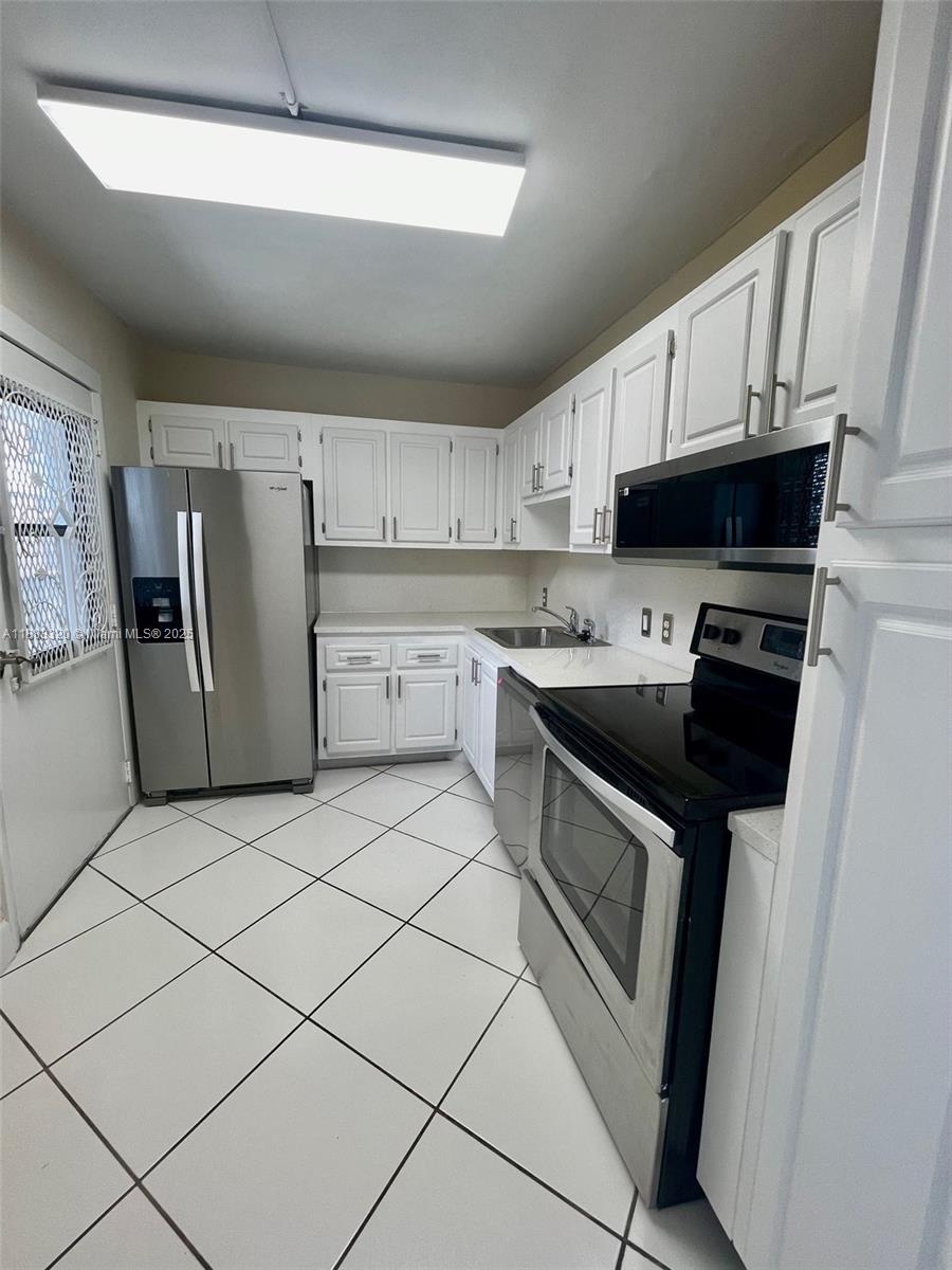 BISCAYA IV CONDO - Residential Lease